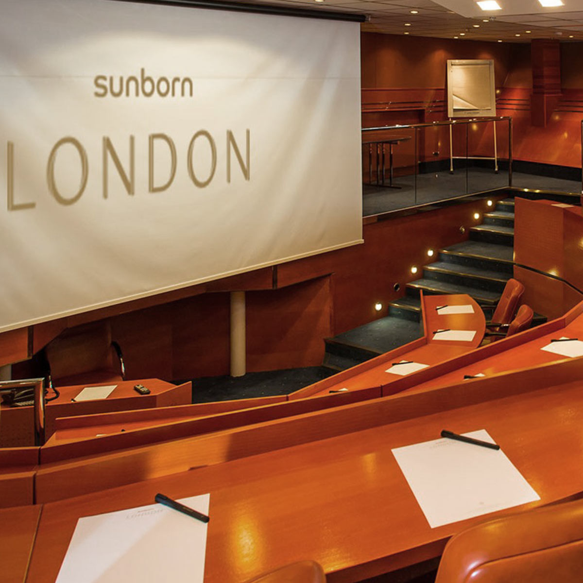 book sunborn yacht hotel london