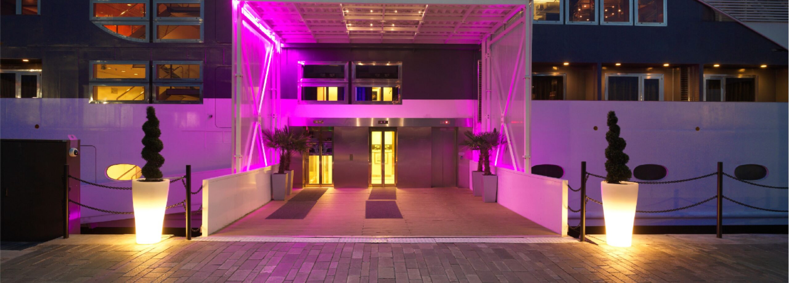 Sunborn London Yacht Hotel Entrance