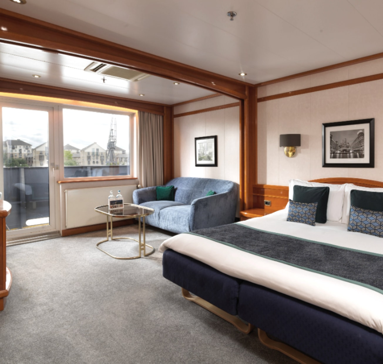 how to get to sunborn yacht hotel london